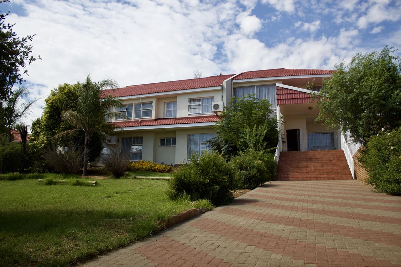 Pentagon Guesthouse Bloemfontein Exterior foto